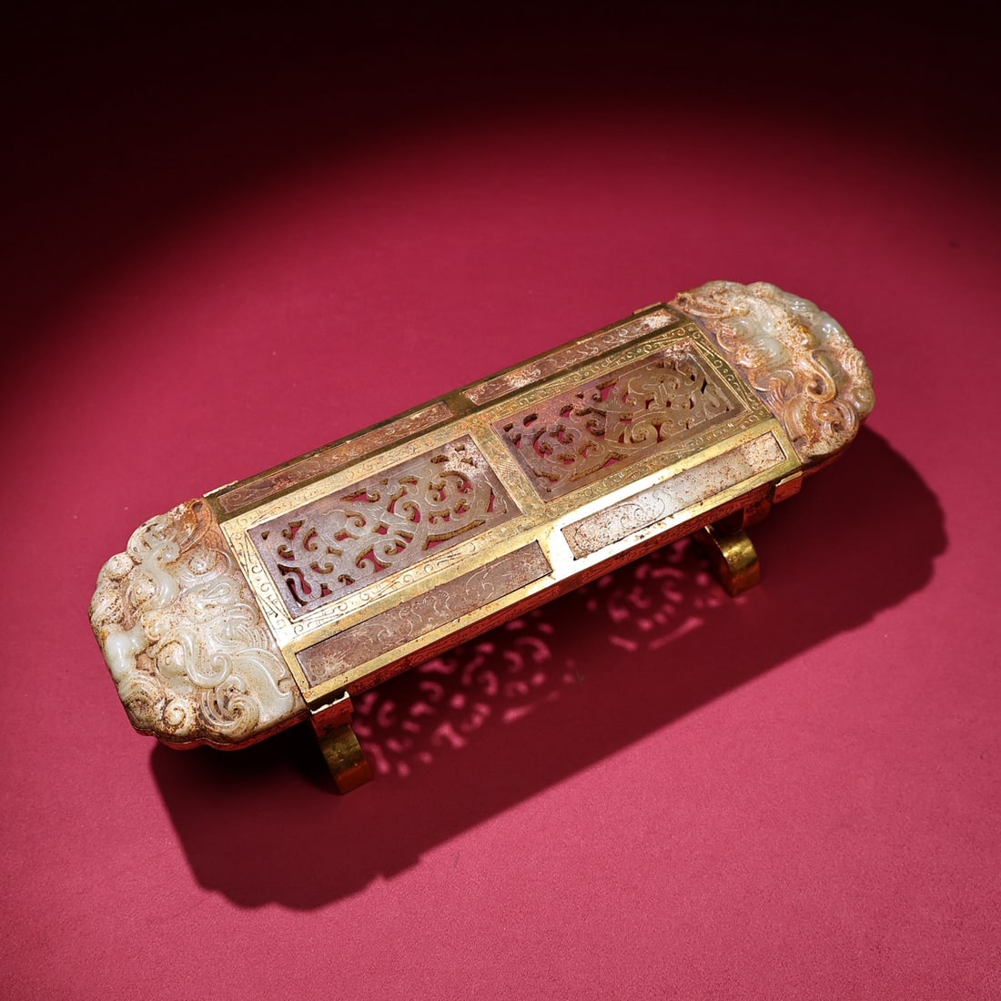 A beautiful Hetian jade birth pit copper inlaid jade pillow: Exquisite Hetian jade birth pit copper inlaid jade pillow Size:300x93x94mmW:1526g (The Dimensions Of All Batches Are Manually Measured.If You Need More Detailed Information, Please Contact Our Custome