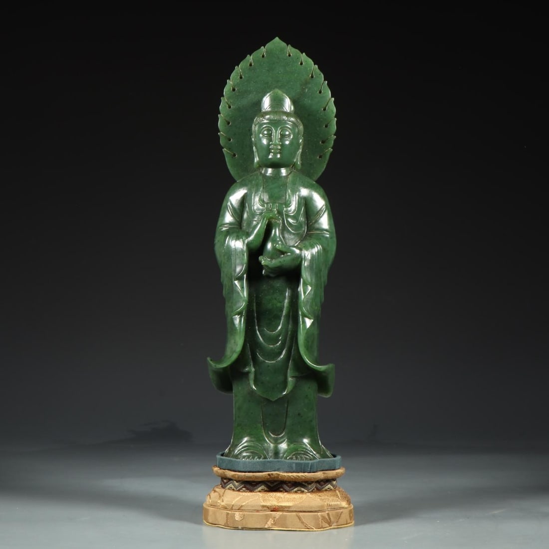 A statue of Guanyin Bodhisattva in Hetian Jasper in the Qing Dynasty (1 of 9)