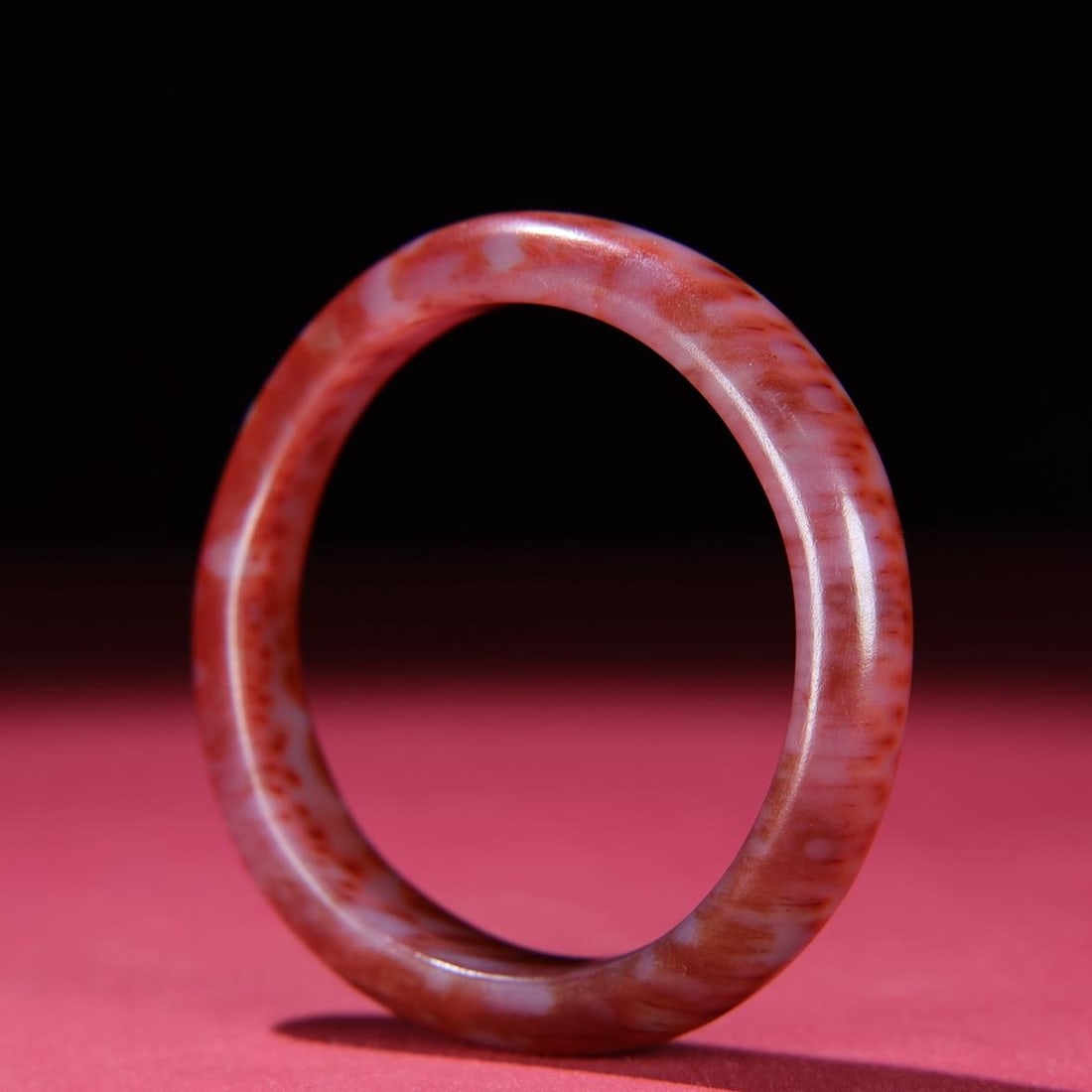 A fine agate bracelet (1 of 6)