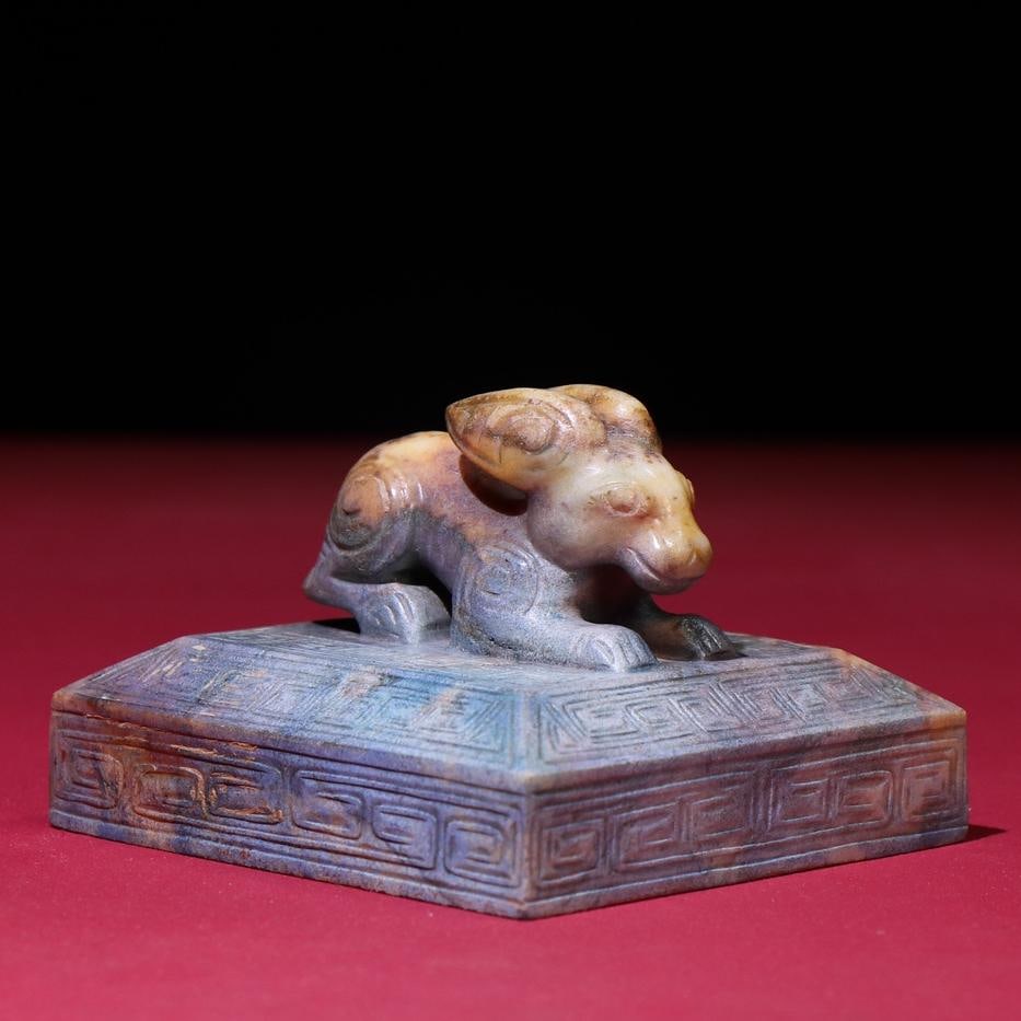 A beautiful Hetian white jade jade rabbit seal: Exquisite Hetian white jade jade rabbit seal Size:79x77x54mmW:426g (The Dimensions Of All Batches Are Manually Measured.If You Need More Detailed Information, Please Contact Our