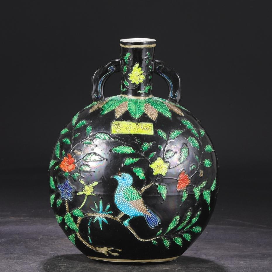 An enamel color made in the Yongle year of the Ming Dynasty is happy to hold the moon vase on the: The enamel color of the Yongle year of the Ming Dynasty is happy to hold the moon bottle at the tip of the eyebrows Size:H:27cmCalibre4cmBellydiameter19.5cm (The Dimensions Of All