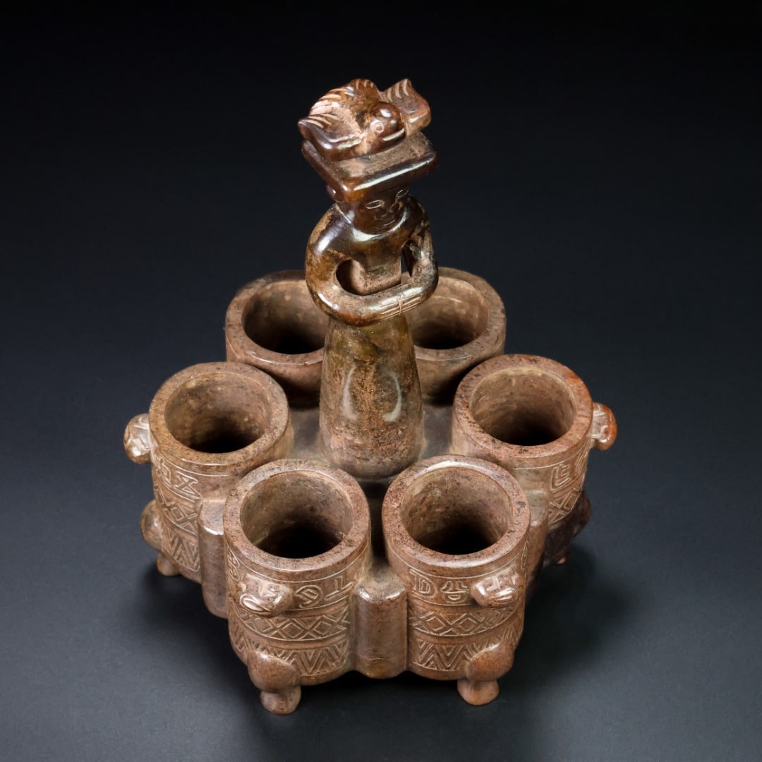 A beautiful Shang Dynasty incense burner: Exquisite Shang Dynasty incense burner Size:H:18.7cmW:14cmW:1.313kg (The Dimensions Of All Batches Are Manually Measured.If You Need More Detailed Information, Please Contact Our