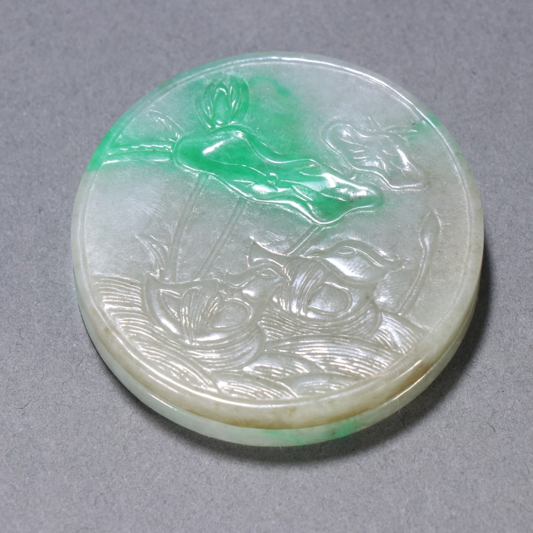 A Qing Dynasty jade and Hemeimei ink box: Qing Dynasty jade and Hemeimei ink box Size:H:1cmW:5.3cmW:0.0448kg (The Dimensions Of All Batches Are Manually Measured.If You Need More Detailed Information, Please Contact Our