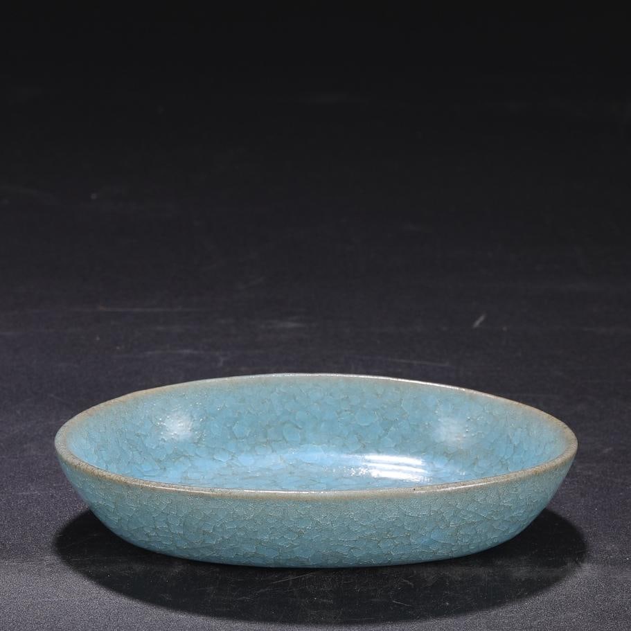 A sky blue glazed ice flake pattern duck egg washing Jingyang Palace from the Ru kiln in the Song (1 of 7)