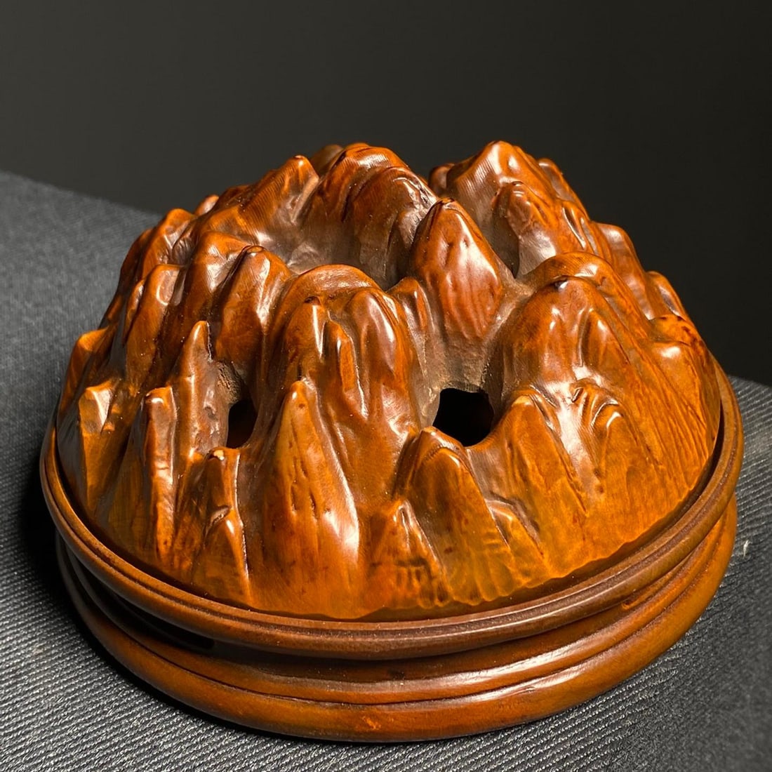A small piece of exquisite boxwood carving (1 of 8)