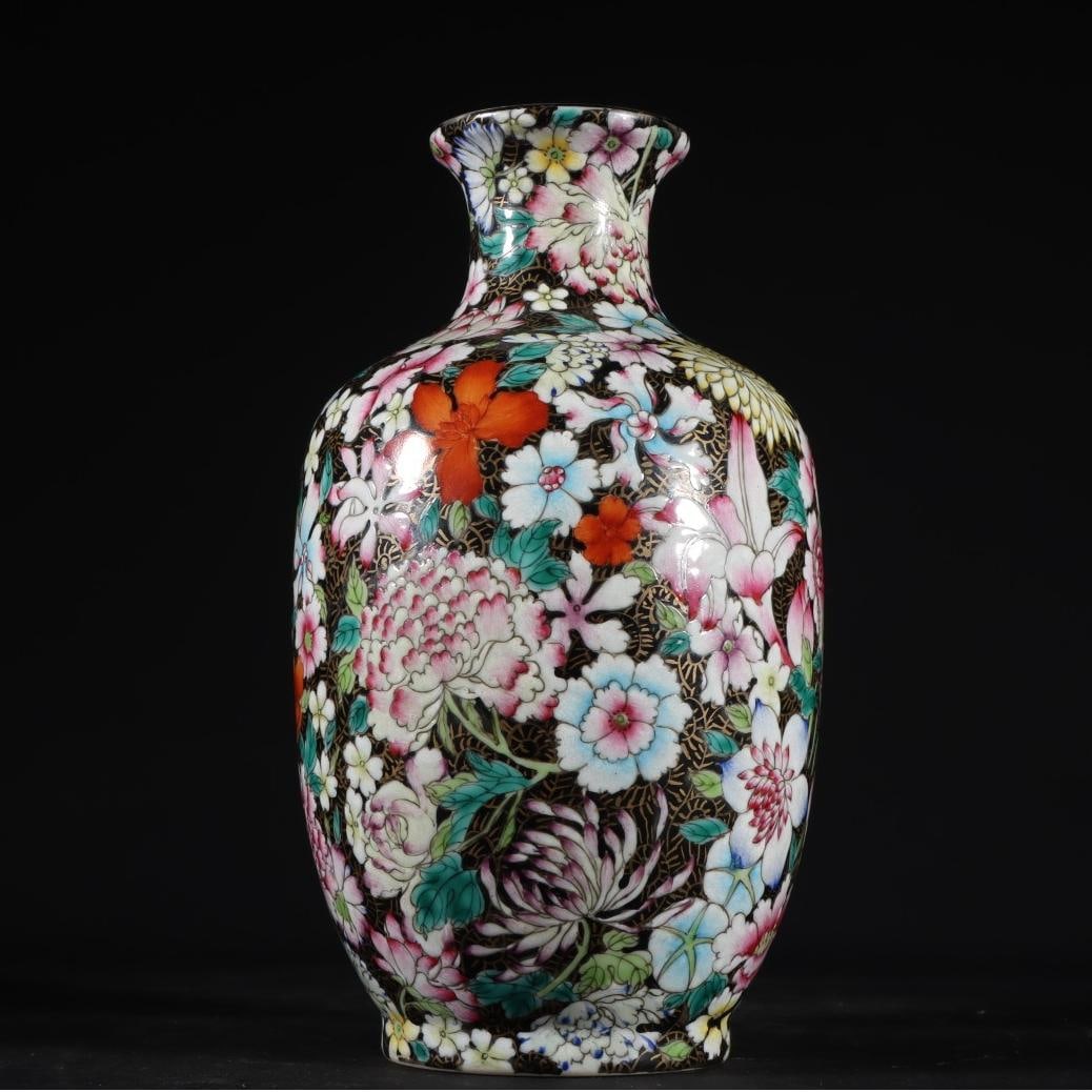 A Qianlong black gold glazed enamel flower vase of the Qing Dynasty: Qianlong black gold glazed enamel color kaleidoscope gold-painted flower vase of the Qing Dynasty Size:H:19.5cmW:11cm (The Dimensions Of All Batches Are Manually Measured.If You