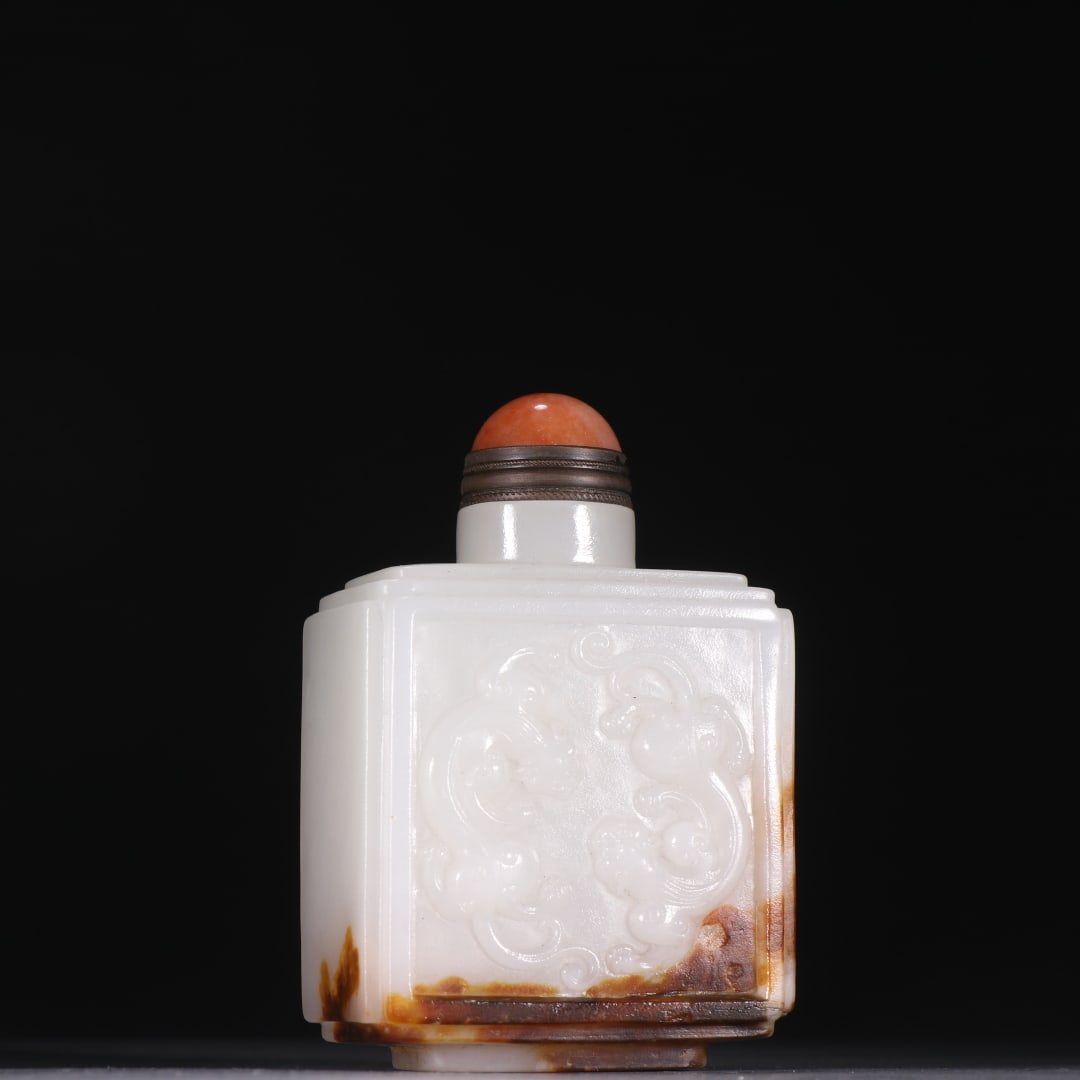 A Qing Dynasty Hetian jade dragon and phoenix pattern snuff bottle (1 of 9)