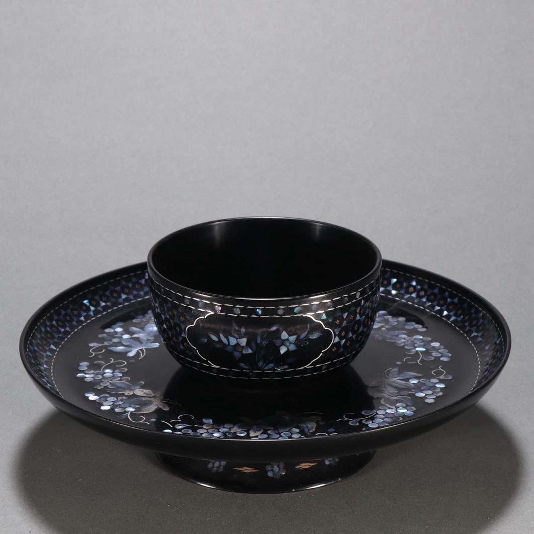 A fine lacquerware inlaid snail grape-patterned tea tray (1 of 9)