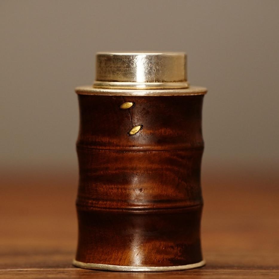 A beautiful Japanese tea jar glossy work: Exquisite Japanese tea pot gloss Size:5×8cmW:0.085kg (The Dimensions Of All Batches Are Manually Measured.If You Need More Detailed Information, Please Contact Our Customer Service Before Bidding.)