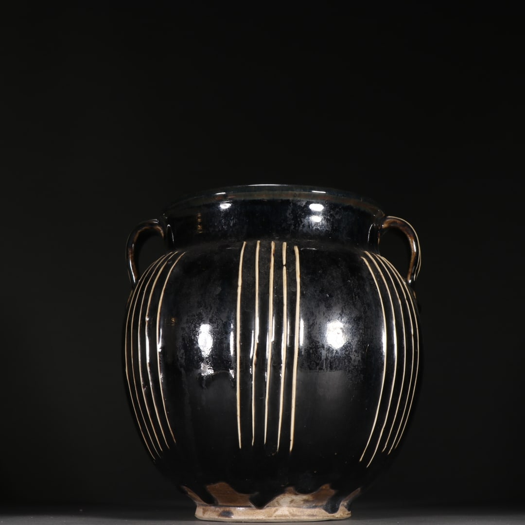 A black-glazed double-line jar from the Song Dynasty Ding kiln (1 of 9)