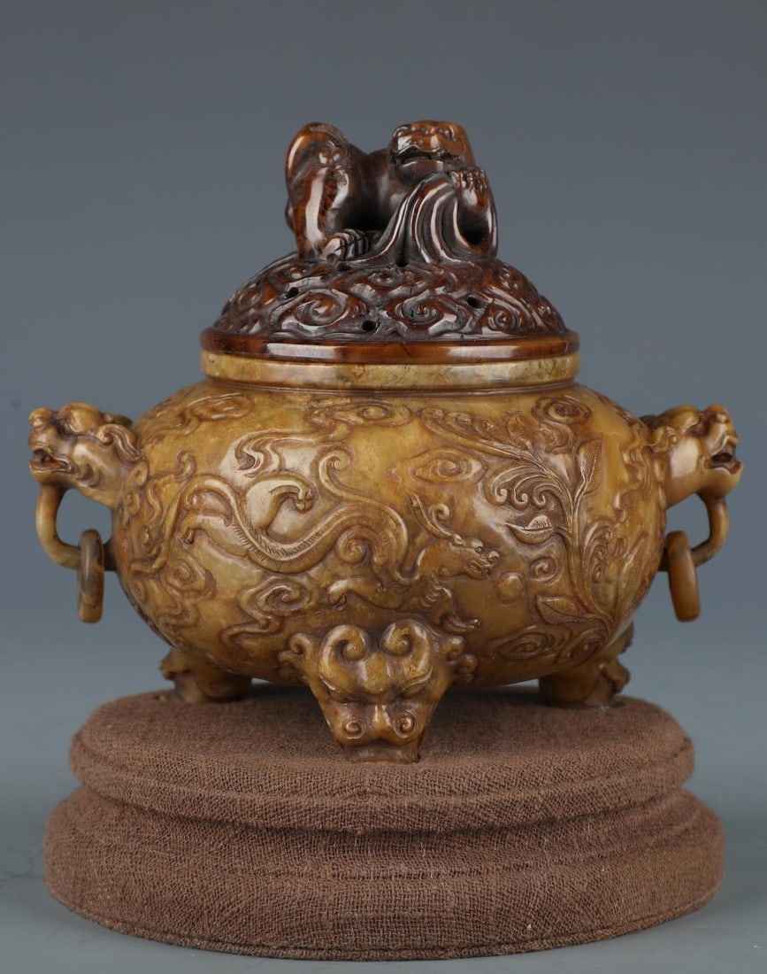 A Shoushan stone ancient beast incense burner made in the Qianlong period of the Qing Dynasty: Qianlong incense burner of the Qing Dynasty Size:H:12.5cmW:12.5cmW:0.688kg (The Dimensions Of All Batches Are Manually Measured.If You Need More Detailed Information, Please Contact Our Customer Servi