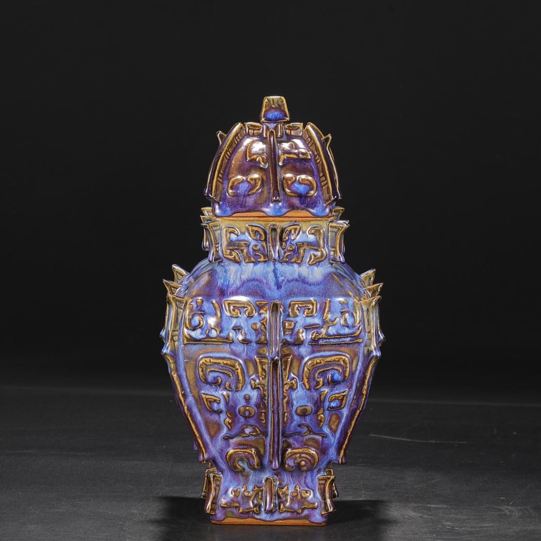 A grape purple-red glaze from the Song Dynasty Jun kiln is a four-sided large lid jar: The grape purple-red glaze of the Song Dynasty Jun kiln is a four-sided large lid jar Size:H:31cmCalibre8.5cmBellydiameter15cm (The Dimensions Of All Batches Are Manually