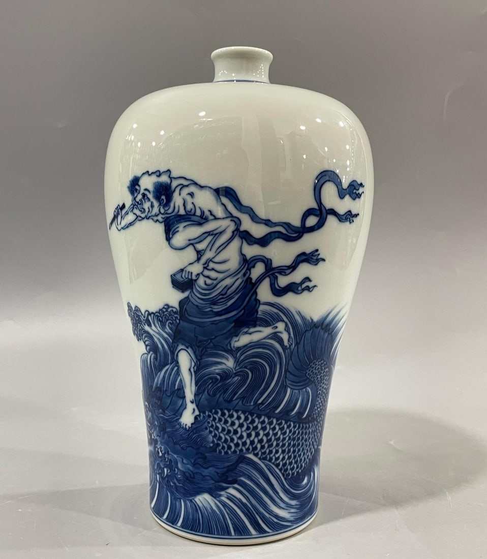 A Qing Dynasty Yongzheng year Kuixing dot bucket seawater pattern plum bottle: The Qing Dynasty's Yongzheng year system of Kuixing dotted bucket seawater pattern plum bottle Size:H:24cmBellydiameter13cm (The Dimensions Of All Batches Are Manually Measured.If