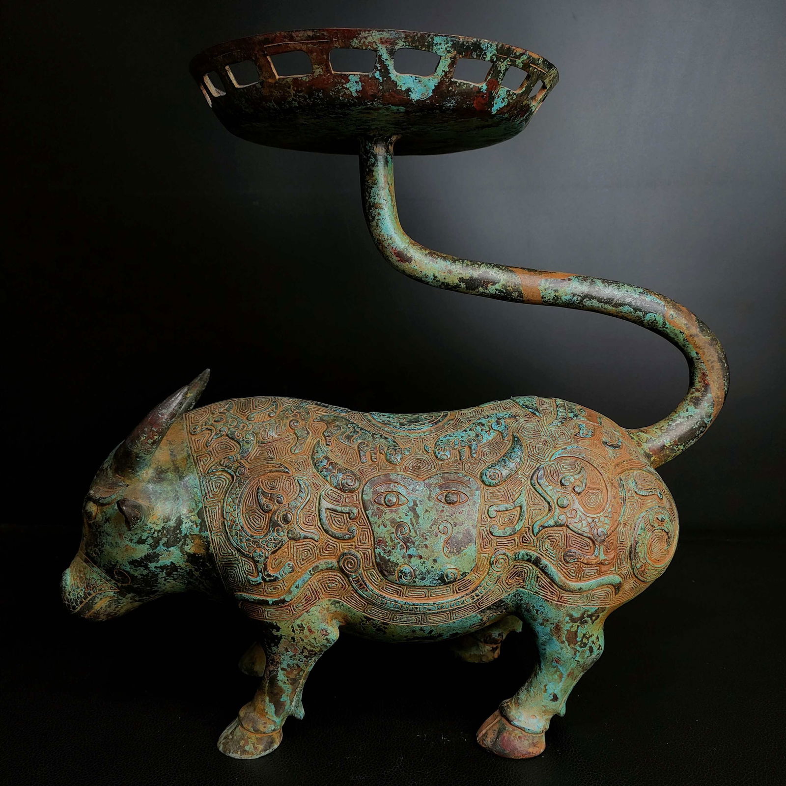A bronze bull lamp from the Shang and Zhou dynasties (1 of 9)