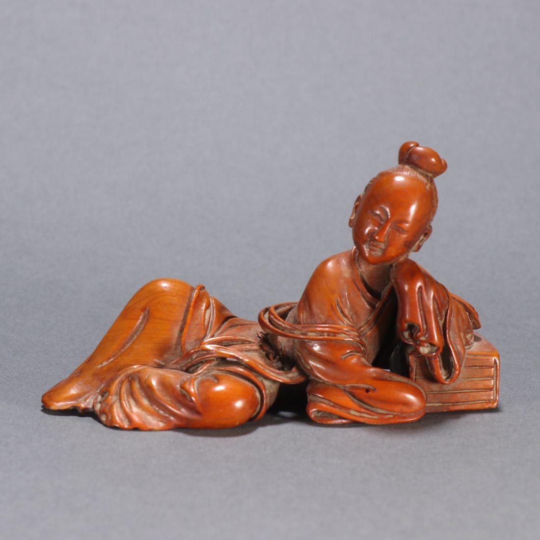 A beautiful Huanghuali lady ornament (1 of 7)