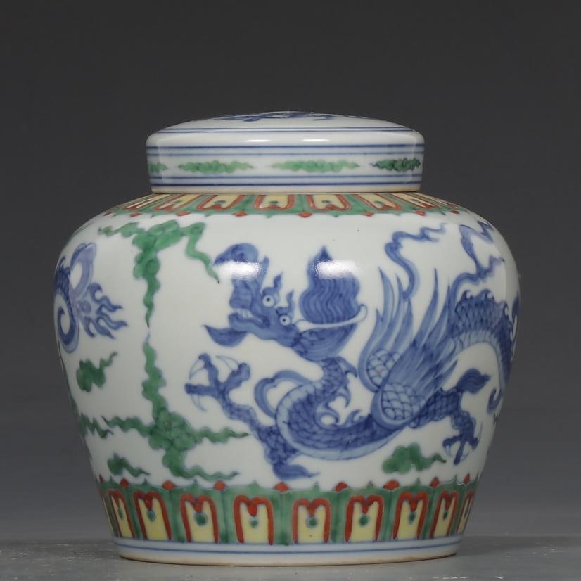 A Doucai flying dragon pattern heavenly jar made in the Chenghua year of the Ming Dynasty (1 of 8)