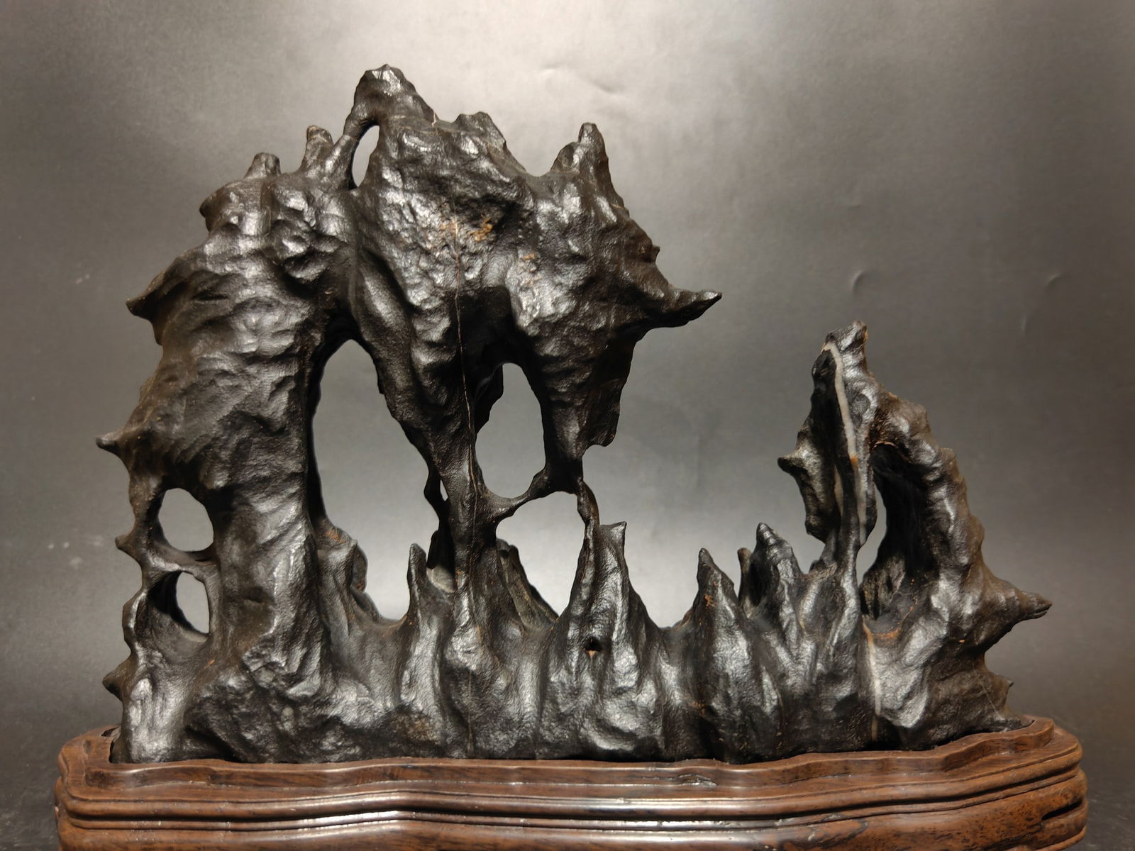 A beautiful landscape Lingbi stone - 7