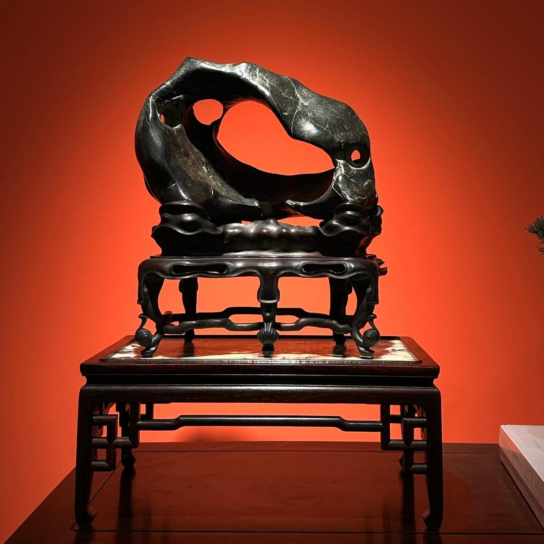 A beautiful Taihu Lake stone cave (1 of 7)