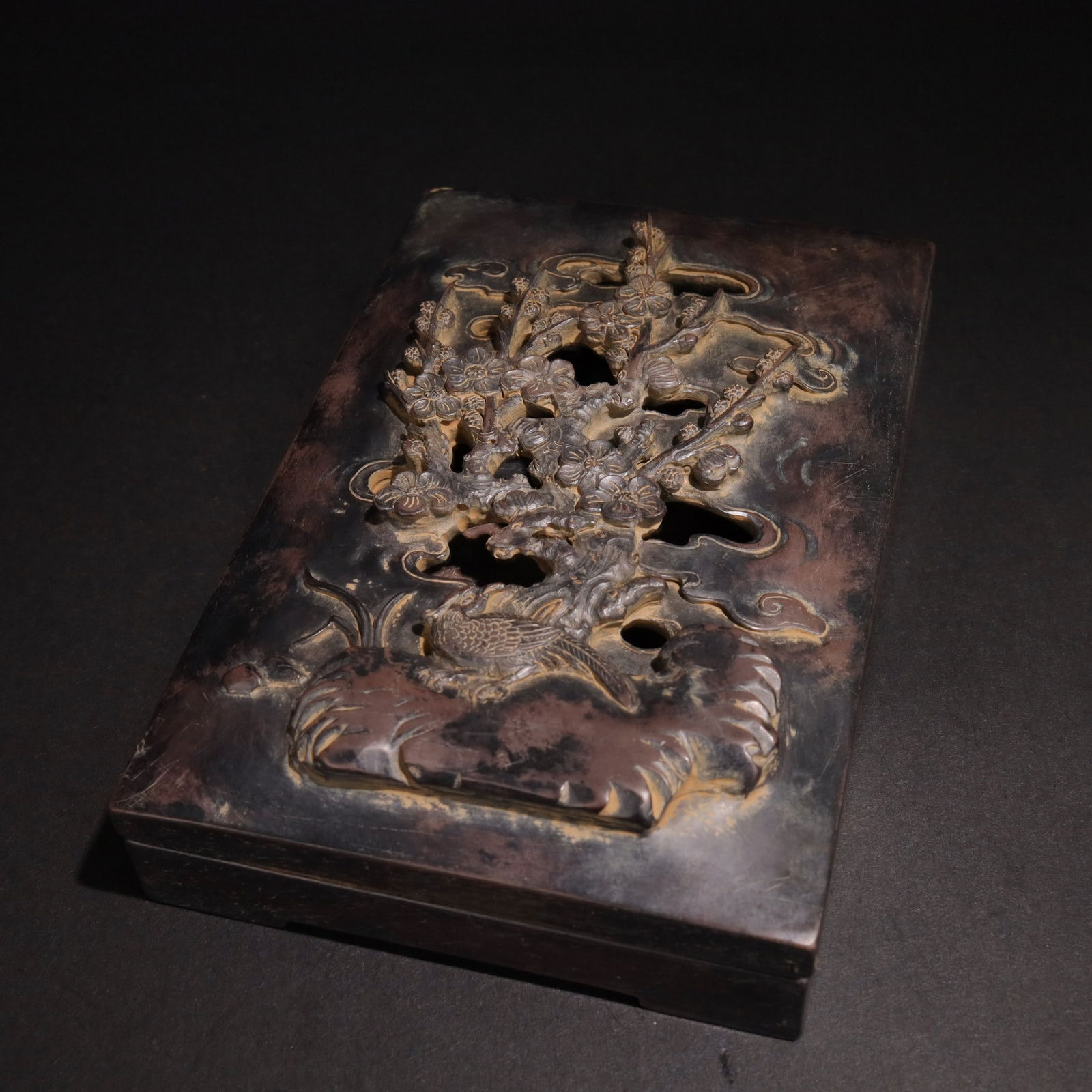 A beautiful end stone cover inkstone (1 of 9)