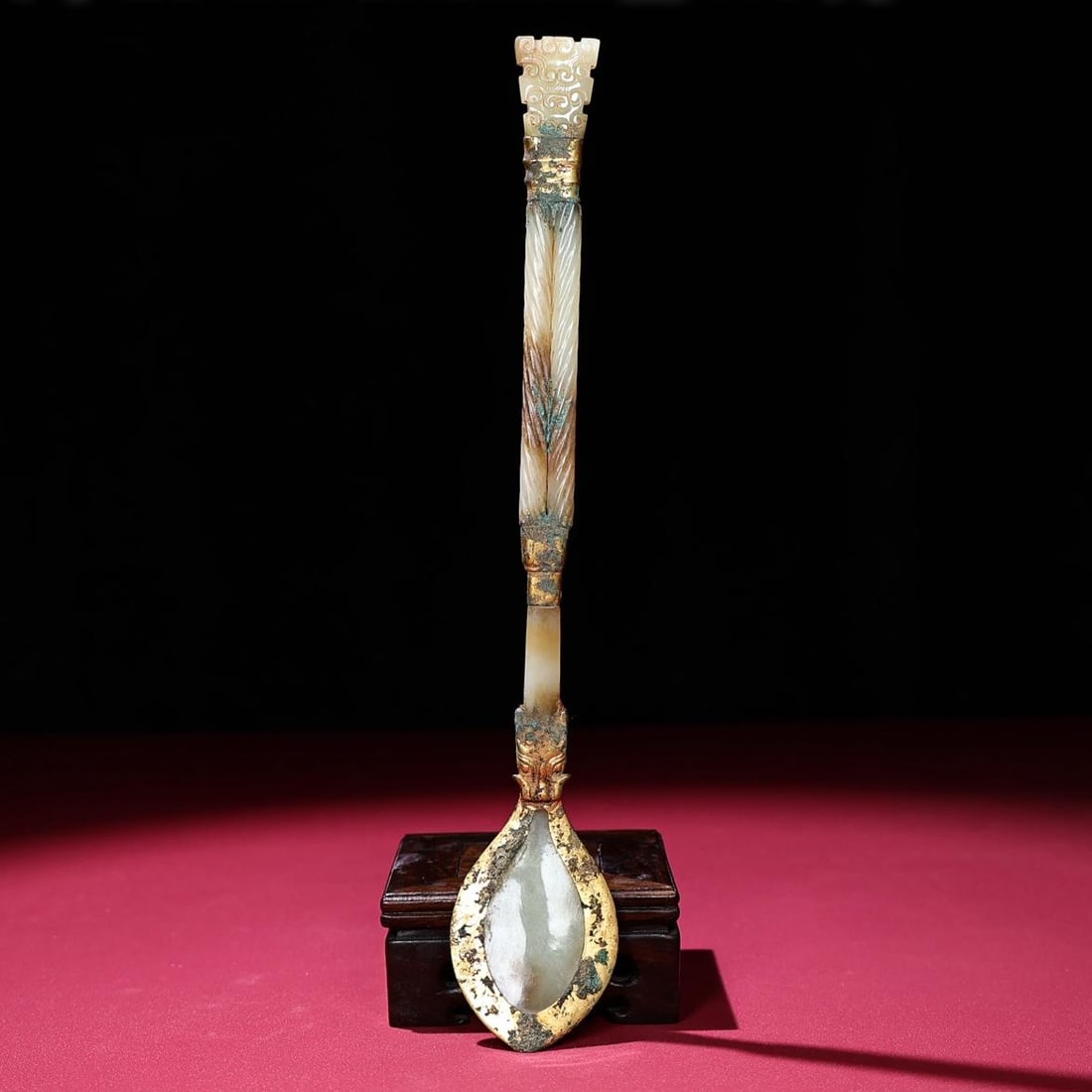 A beautiful Hetian white jade copper inlaid jade spoon (1 of 8)