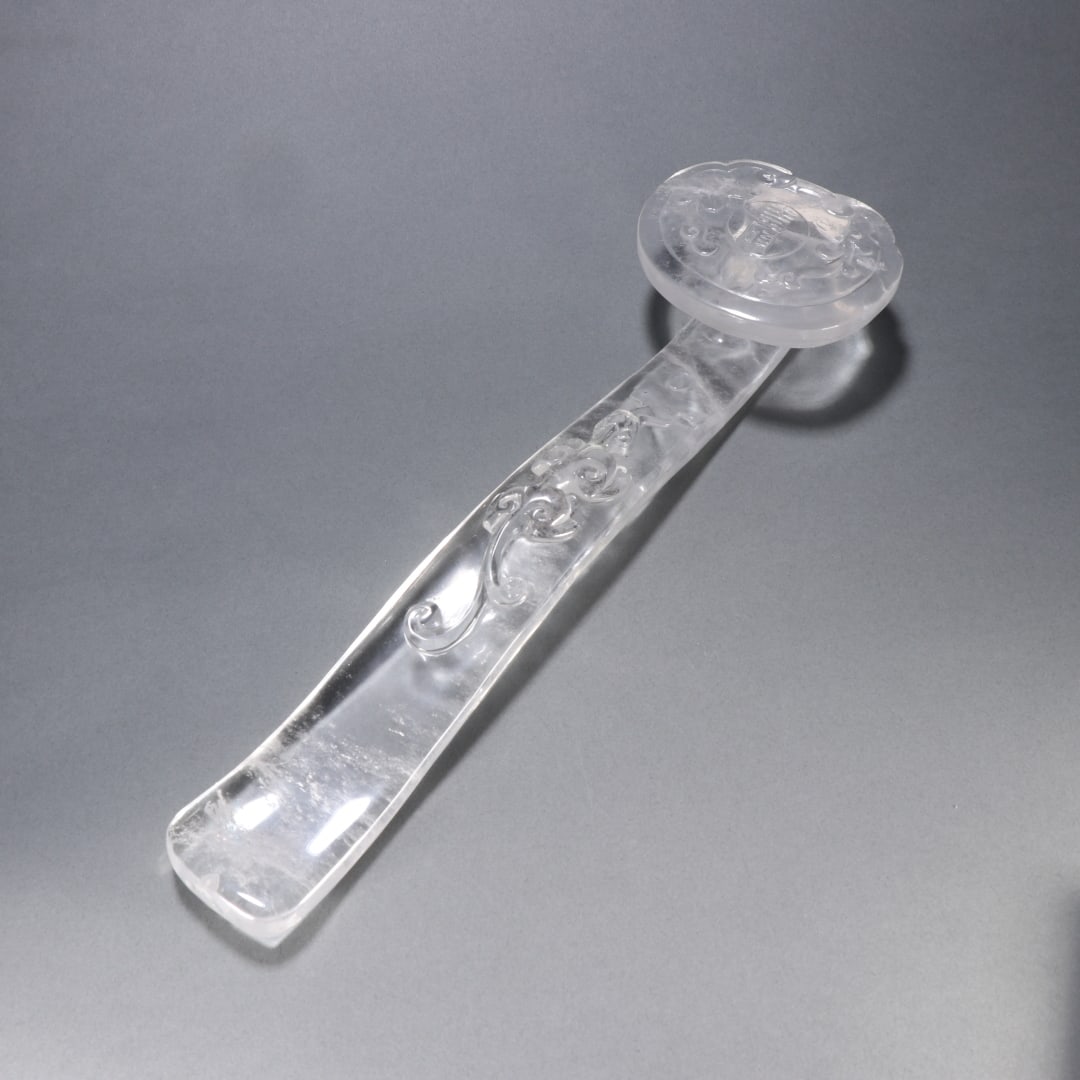 A crystal dragon pattern ruyi handle from the Qing Dynasty: Qing Dynasty crystal dragon pattern ruyi handle Size:L:35.3cmW:10.7cmW:0.9149kg (The Dimensions Of All Batches Are Manually Measured.If You Need More Detailed Information, Please Contact Our Customer