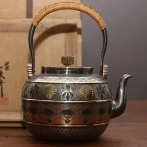 A fine Japanese silver pot Ichitosai (1 of 9)