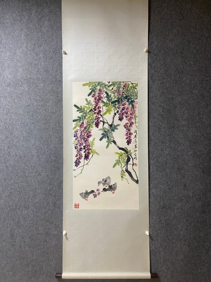 A grape picture of Lou Shibai: Lou Shibai's grape picture Size:Painting core97×50cm (The Dimensions Of All Batches Are Manually Measured.If You Need More Detailed Information, Please Contact Our Customer Service
