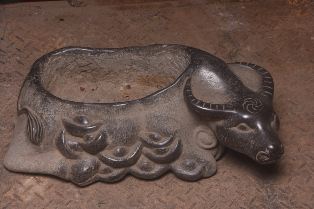 A fine bluestone cow pot - 4