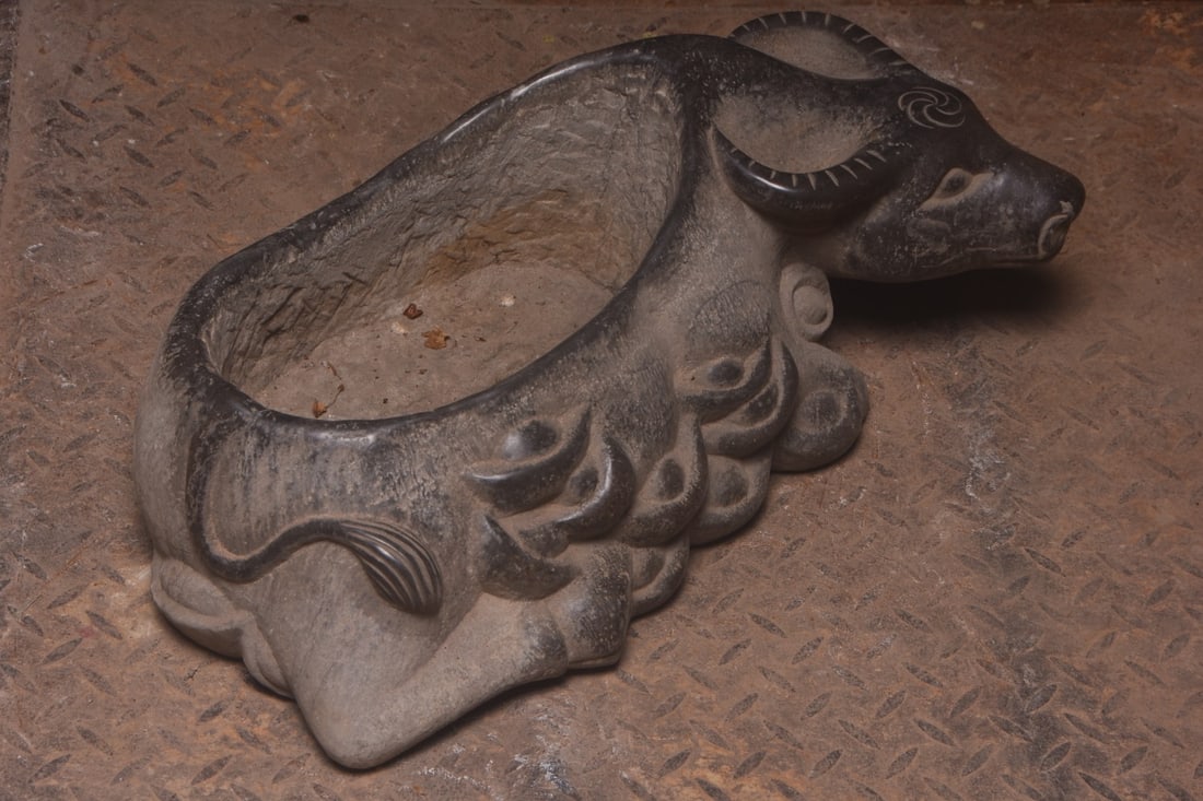 A fine bluestone cow pot - 6