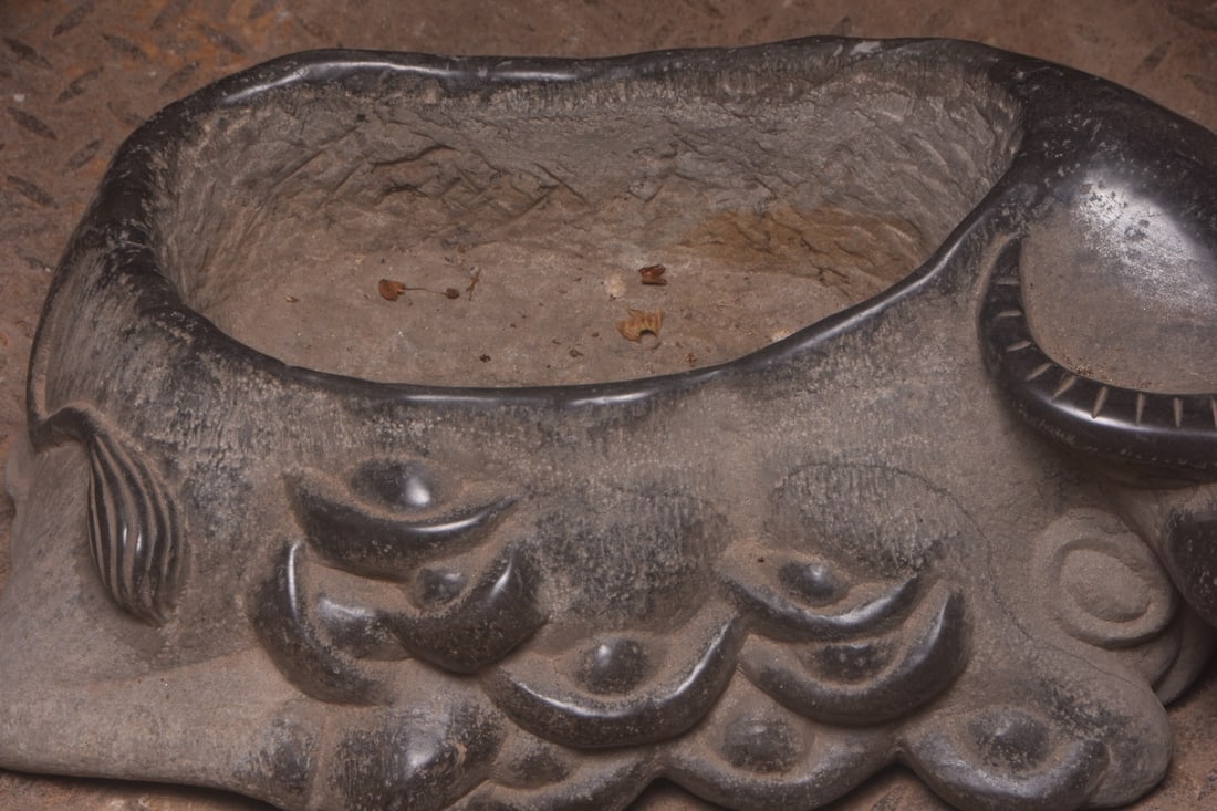 A fine bluestone cow pot - 9