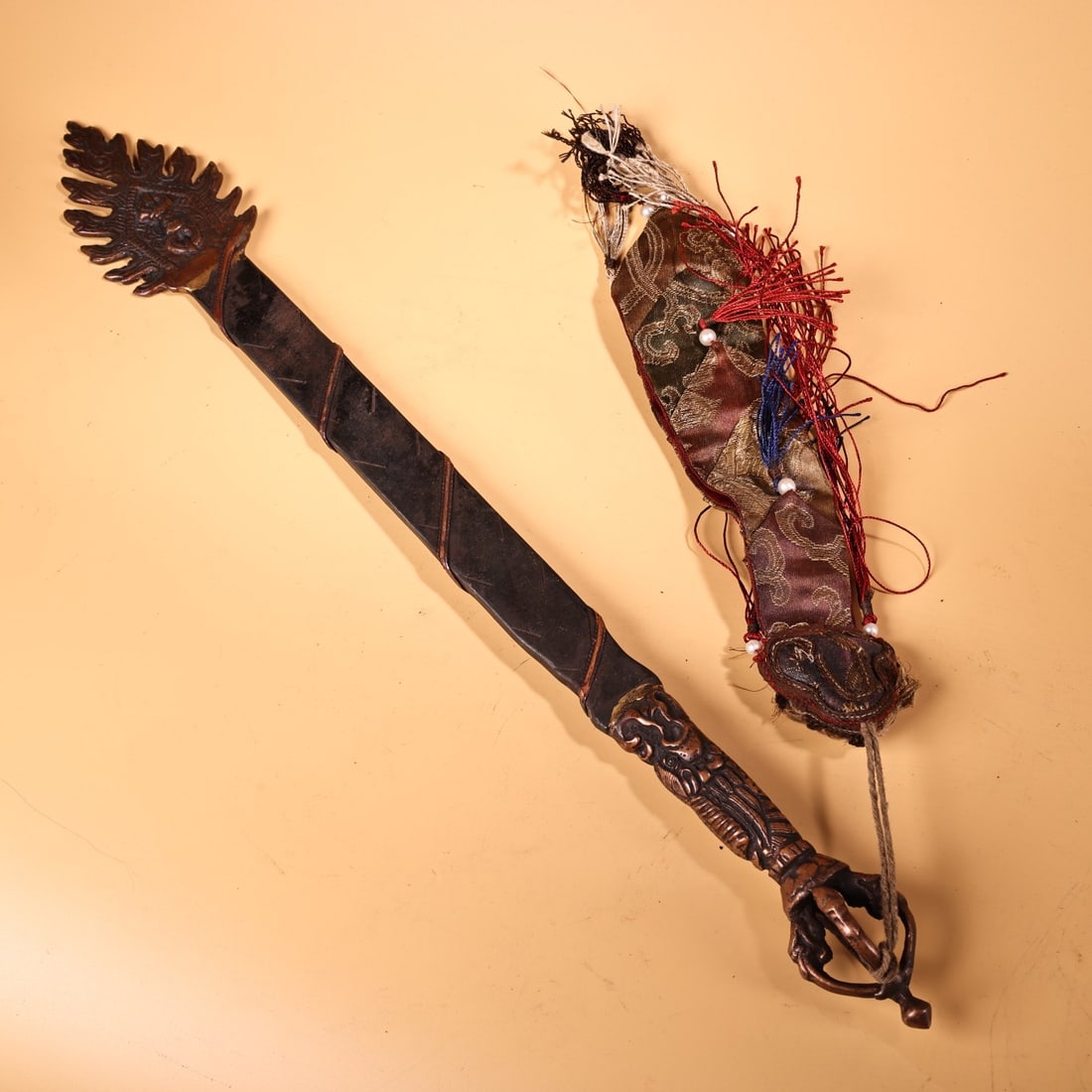 A beautiful old handmade black iron Tibetan Manjushri swordsmanship: Exquisite old pure handmade black iron Tibetan Manjushri sword magic weapon Size:L:43cmW:6cmW:0.45kg (The Dimensions Of All Batches Are Manually Measured.If You Need More Detailed