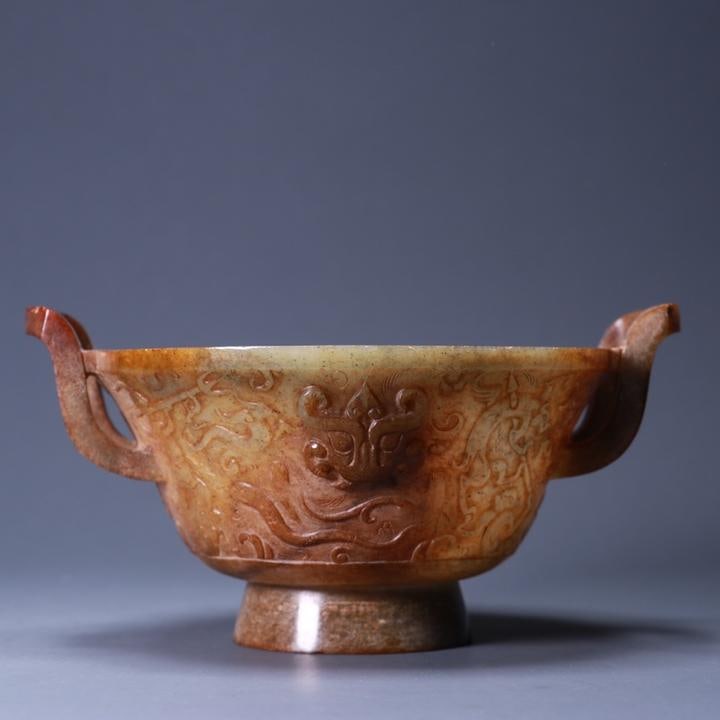 A piece of exquisite Hetian jade hunting picture amphora bowl: Exquisite Hetian jade hunting picture amphora bowl Size:Eardistance18cmCalibre13.5cmH:9.3cmW:0.418kg (The Dimensions Of All Batches Are Manually Measured.If You Need More Detailed Information, Please