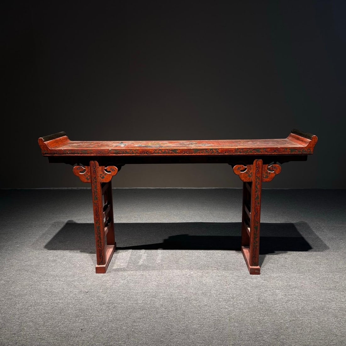 A beautiful large lacquer strip case: Exquisite large lacquer strip case Size:178×40×97cm (The Dimensions Of All Batches Are Manually Measured.If You Need More Detailed Information, Please Contact Our Customer Service