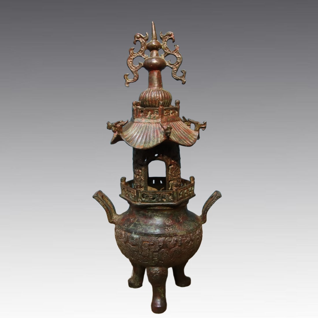 A fine bronze openwork smoker: Exquisite bronze openwork smoker Size:L:20cmW:14cmH:43cmW:3.3kg (The Dimensions Of All Batches Are Manually Measured.If You Need More Detailed Information, Please Contact Our