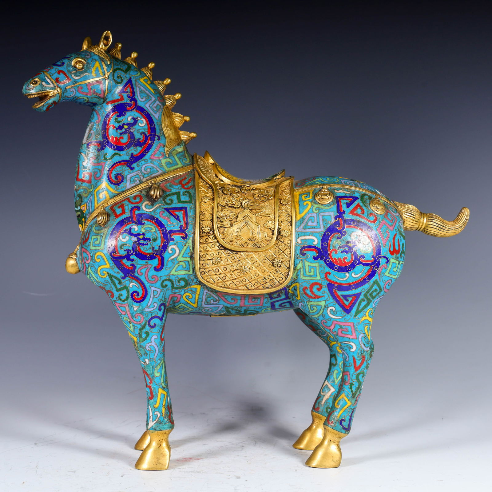 A copper-tired cloisonn é enamel horse ornament from the Qing Dynasty: Qing Dynasty copper tire cloisonné enamel horse ornament H:33cm L: 33.5cm W:11cm W:4.5kg (The Dimensions Of All Batches Are Manually Measured.If You Need More Detailed Information,