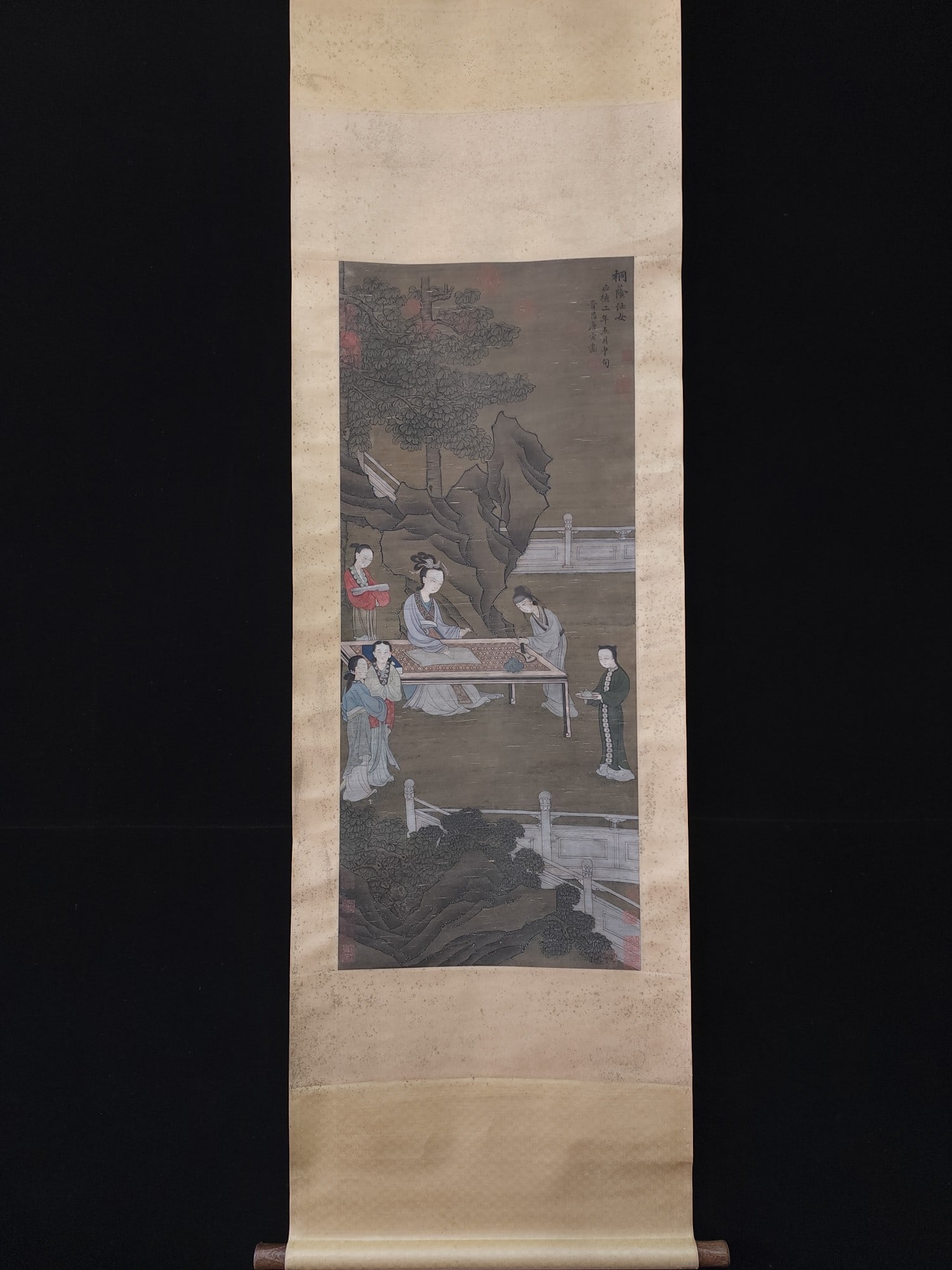 A picture of a silk lady in the Ming Dynasty Tang Yin: Ming Dynasty Tang Yin's silk book Tongyin lady picture Size:Painting core105×44cm (The Dimensions Of All Batches Are Manually Measured.If You Need More Detailed Information, Please