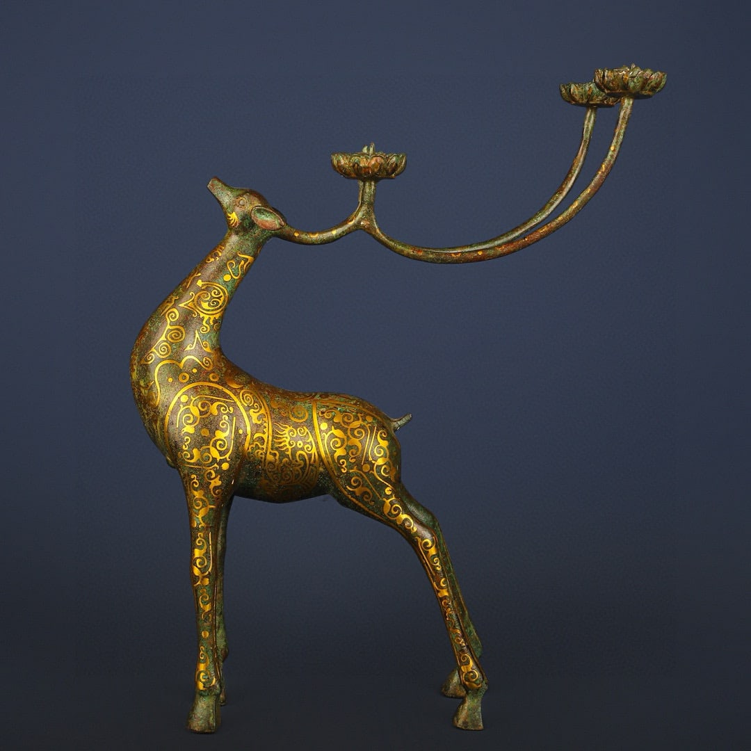 A bronze golden deer lamp from the Han Dynasty: The bronze golden deer lamp of the Han Dynasty Size:L:37cmW:12cmH:46cmW:2.3kg (The Dimensions Of All Batches Are Manually Measured.If You Need More Detailed Information, Please Contact Our Customer Se