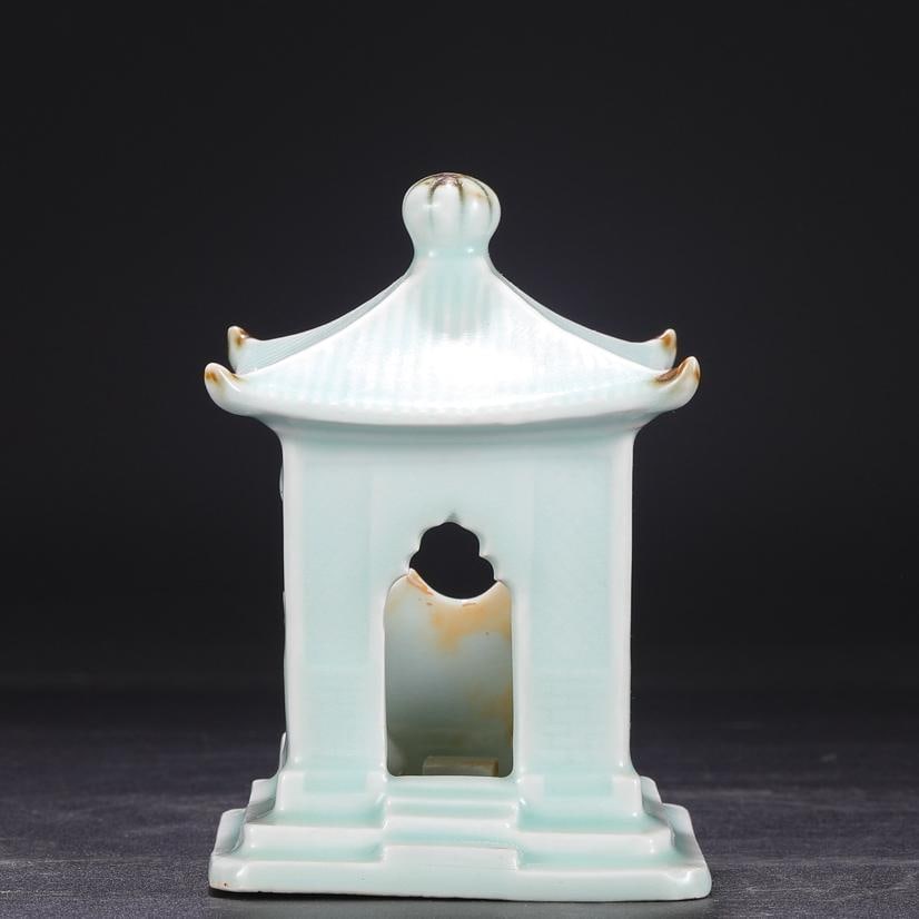 A shadow green dot pavilion of the Hutian kiln in the Song Dynasty: The shadow green point of the Hutian kiln in the Song Dynasty Size:H:14cmD:9.5cm (The Dimensions Of All Batches Are Manually Measured.If You Need More Detailed Information, Please