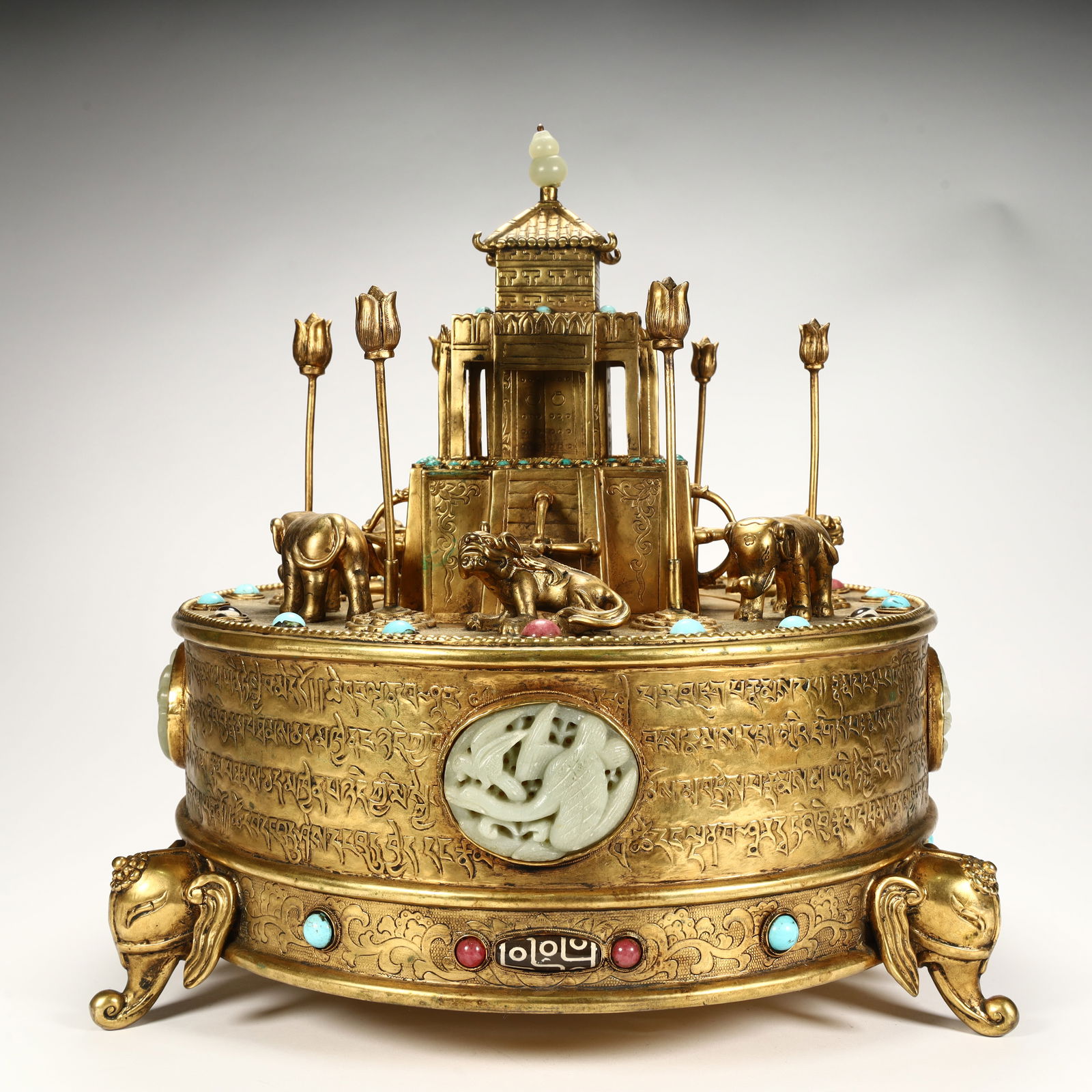 A copper-gilded jade-inlaid treasure stupa from the Qing Dynasty (1 of 11)