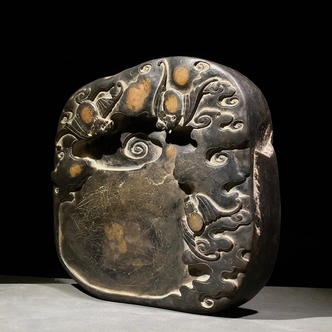 A Liu Erxuan type of inkstone: Liu Erxuan's end inkstone Size:L:21cmW:19cm T:4.6cm (The Dimensions Of All Batches Are Manually Measured.If You Need More Detailed Information, Please Contact Our Customer Service Before Bidding.)