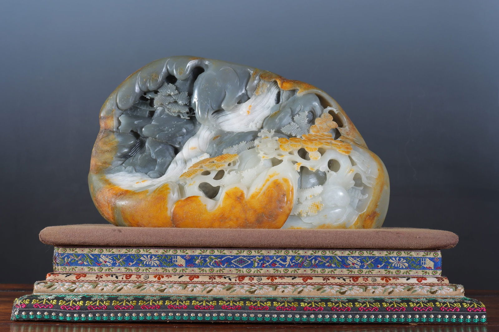 A beautiful Hetian blue and white seed material landscape ornament: Exquisite Hetian blue and white seed material landscape ornaments Size:H:19cmL:31cmW:11cm (The Dimensions Of All Batches Are Manually Measured.If You Need More Detailed Information,