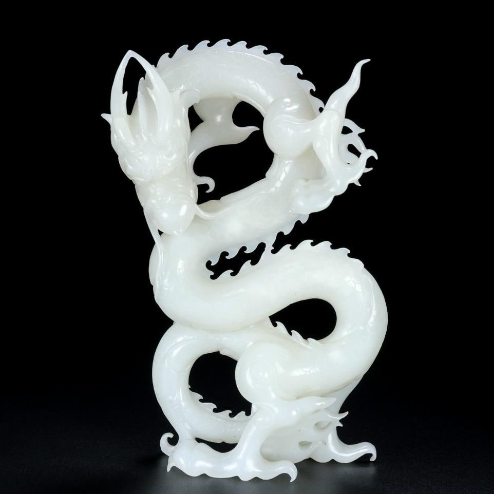 A beautiful Hetian white jade dragon (1 of 9)