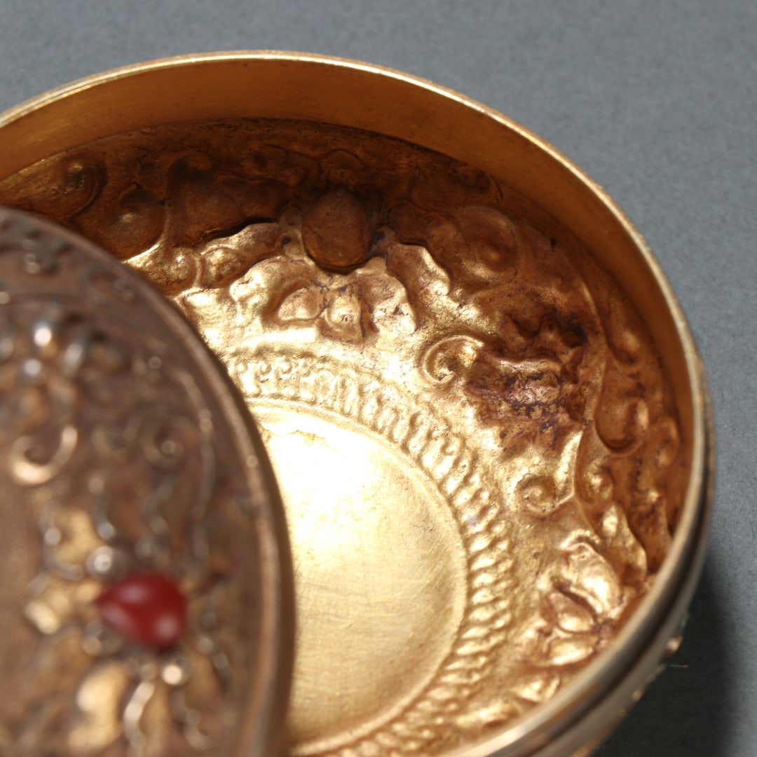 A beautiful copper-gilt turquoise patterned lid box - 3