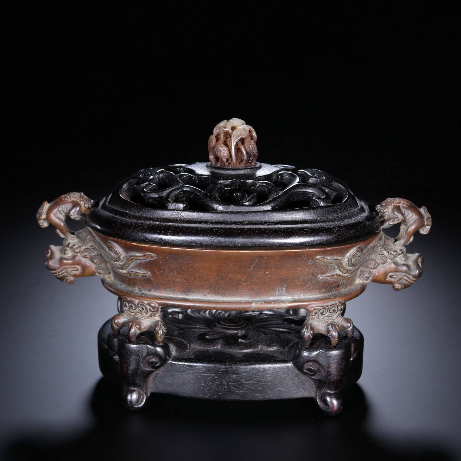 A copper-tired basalt aroma burner from the Qing Dynasty: The copper-tired basalt aroma burner of the Qing Dynasty Size:H:14cmW:20.5cmW:1.5537kg (The Dimensions Of All Batches Are Manually Measured.If You Need More Detailed Information,