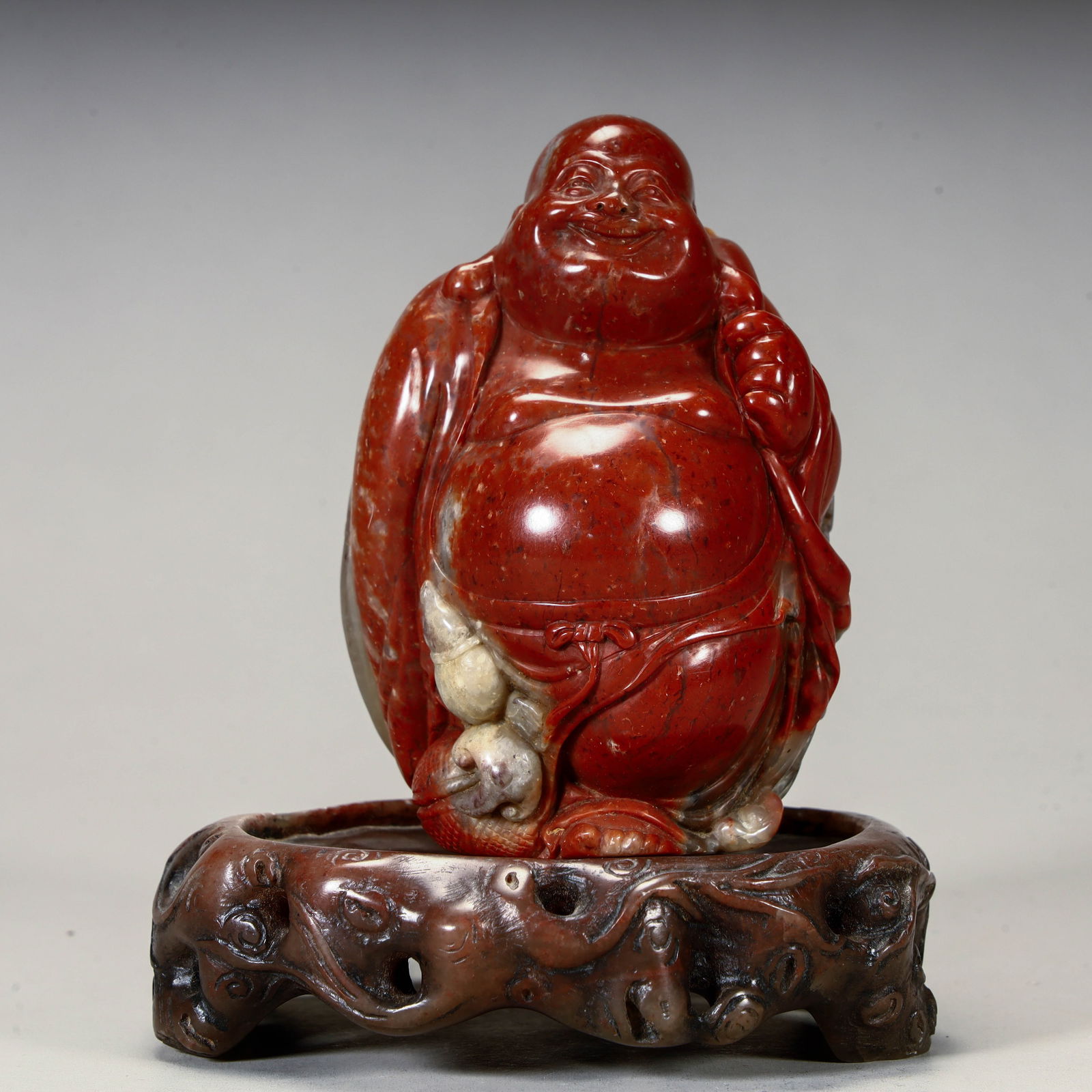 A Qing Dynasty Shoushan stone Maitreya Buddha ornament: Shoushan stone Maitreya Buddha ornaments of the Qing Dynasty Size: H:12cm W:612.5gH:9.5cm L: 7cm W:6.5cm W:404g (The Dimensions Of All Batches Are Manually Measured.If You Need More