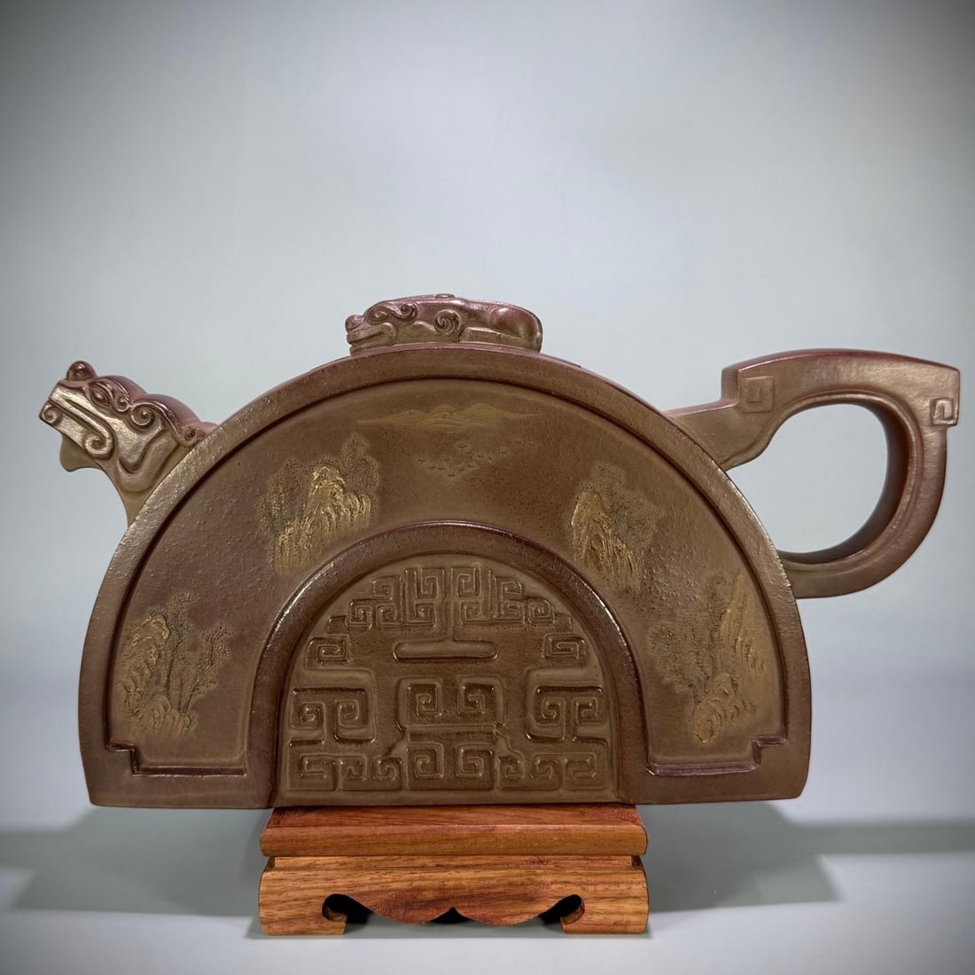 A Qing Dynasty Xu Longwen painted landscape Wolong half-moon pot: Qing Dynasty Xu Longwen painted landscape Wolong half-moon pot Size:31x8.2x16.7cmW:1.34kg (The Dimensions Of All Batches Are Manually Measured.If You Need More Detailed Information, Please Contact Our