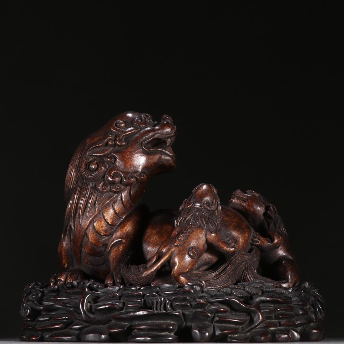 A Qing Dynasty agarwood mother beast ornament: Qing Dynasty agarwood child mother beast ornament Size:H:16cmW:18.6cmW:0.6072kg (The Dimensions Of All Batches Are Manually Measured.If You Need More Detailed Information, Please Contact Our Customer