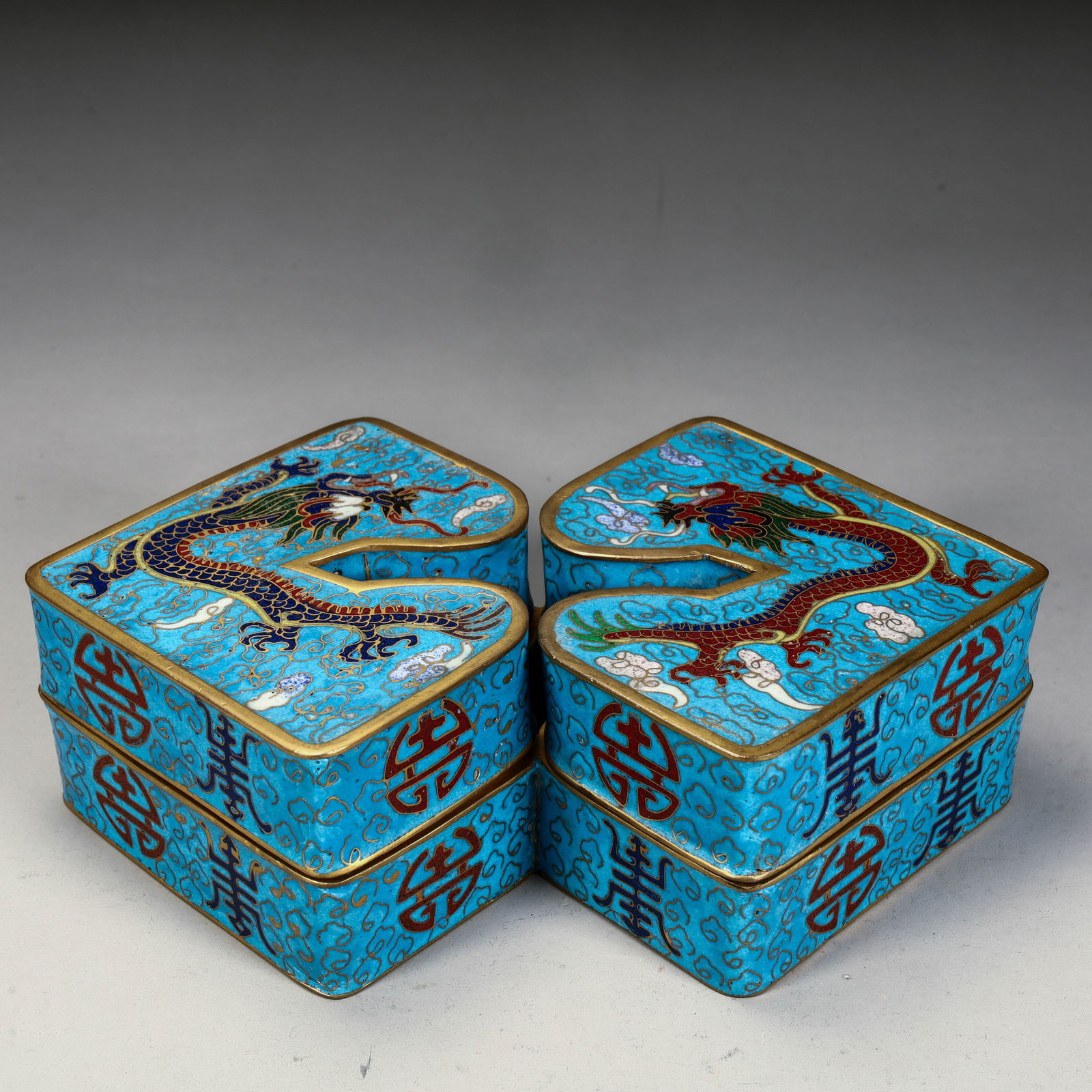 A Qing Dynasty copper tire cloisonn é enamel dragon pattern longevity cover box (1 of 12)