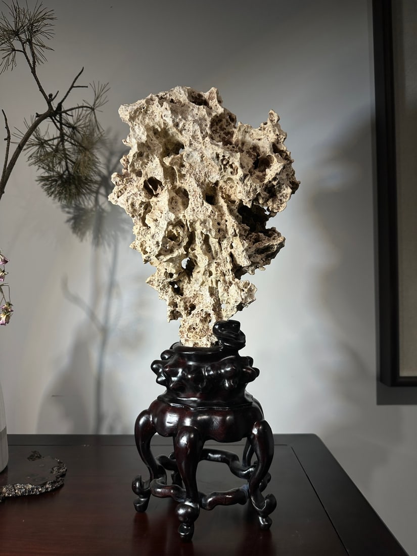 A piece of exquisite Taihu stone: Exquisite Taihu Lake stone Size:H:44cmW:20cm T:14cm (The Dimensions Of All Batches Are Manually Measured.If You Need More Detailed Information, Please Contact Our Customer Service Before Bidding.)