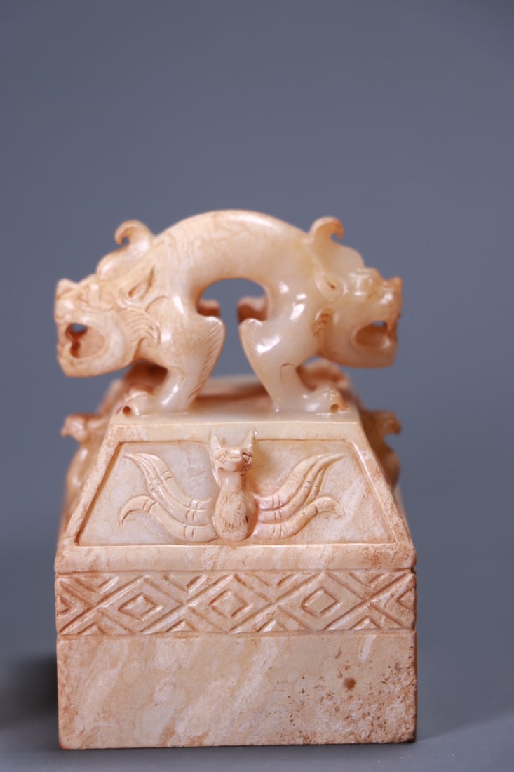 A fine ancient jade beast button seal - 2